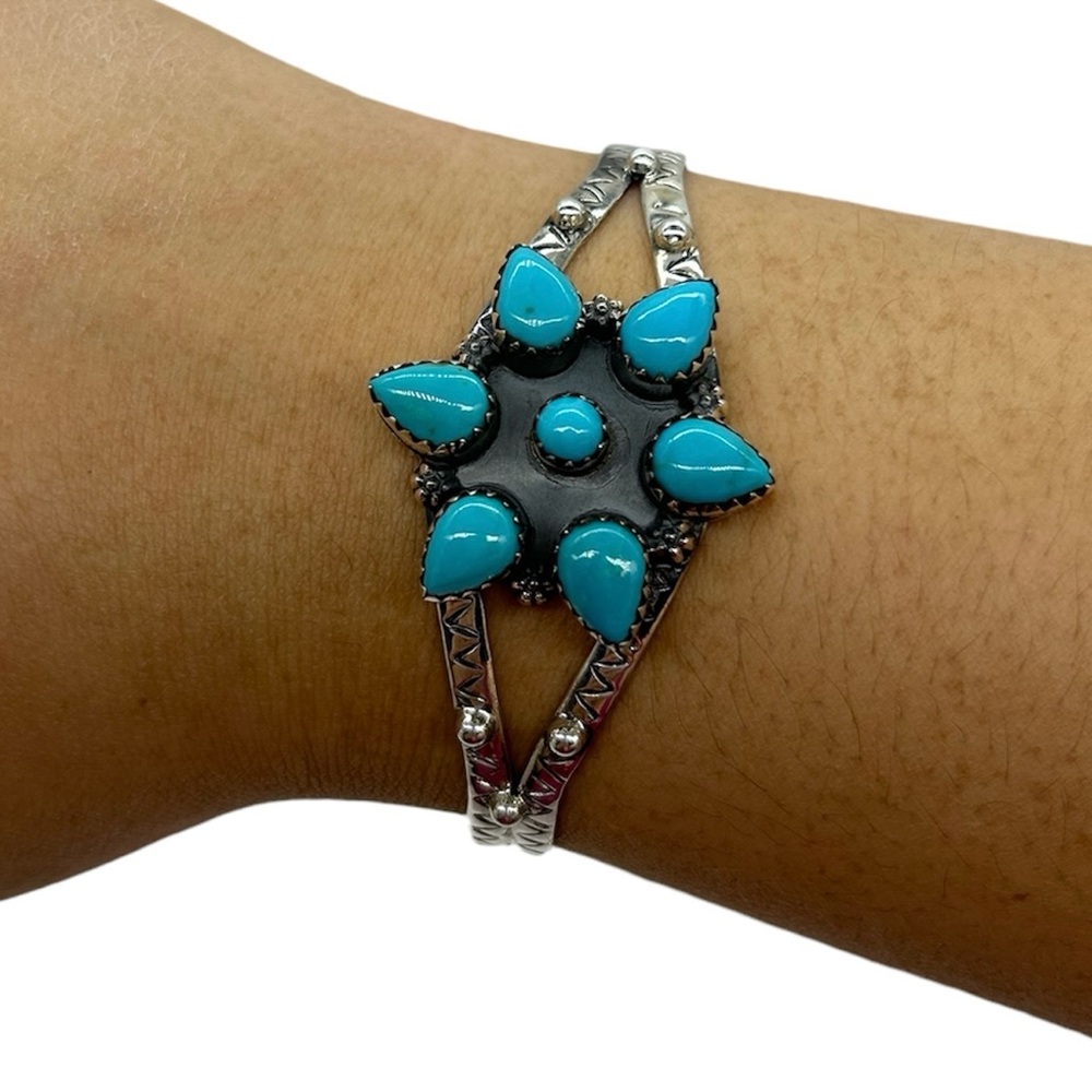 925 Sterling Silver Natural Kingman Turquoise Cluster Flower Cuff Bracelet